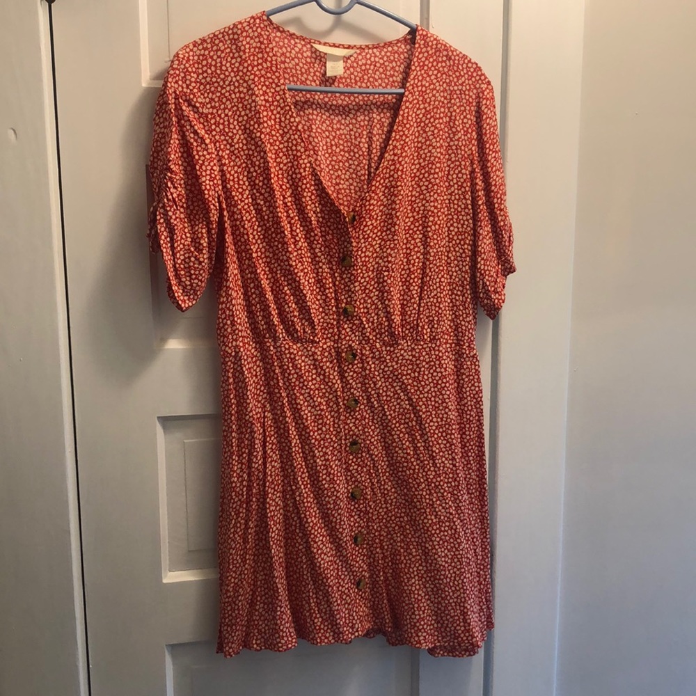 Red daisy print dress